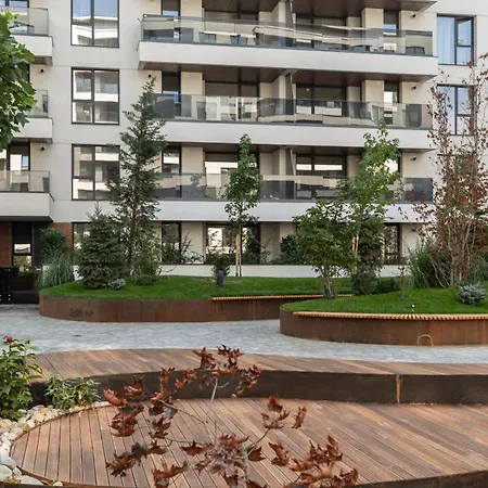 Stylish 1br With Balcony In Vibrant Business Area *