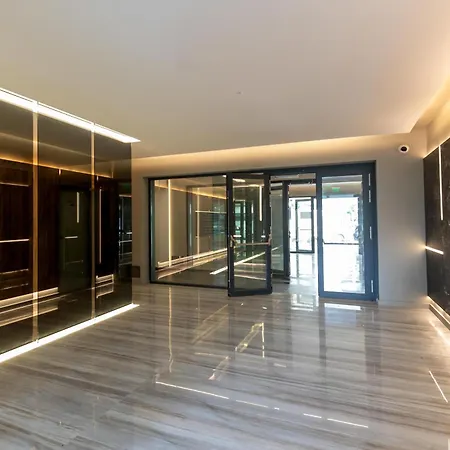 Stylish 1br With Balcony In Vibrant Business Area