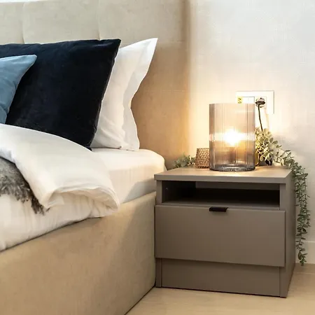 Stylish 1br With Balcony In Vibrant Business Area Apartamento Bucarest