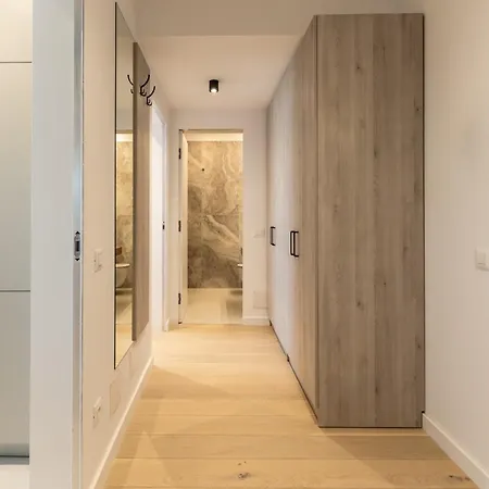 Stylish 1br With Balcony In Vibrant Business Area Apartamento