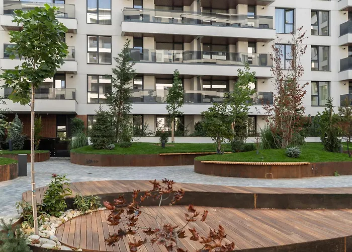 Stylish 1br With Balcony In Vibrant Business Area *