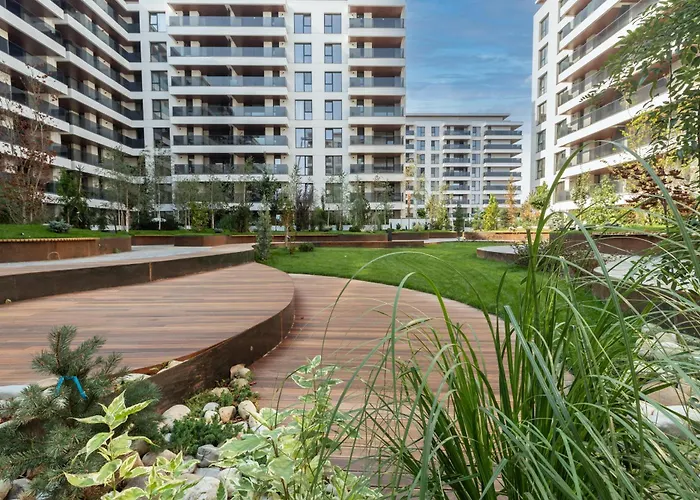 Stylish 1br With Balcony In Vibrant Business Area *