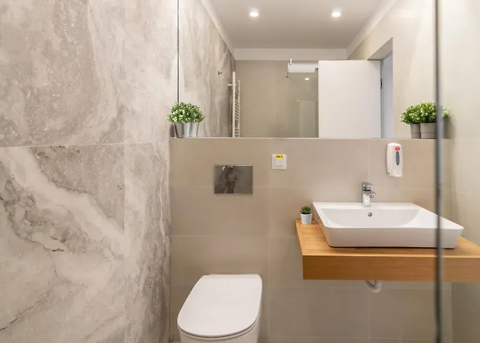 Stylish 1br With Balcony In Vibrant Business Area Daire Bükreş