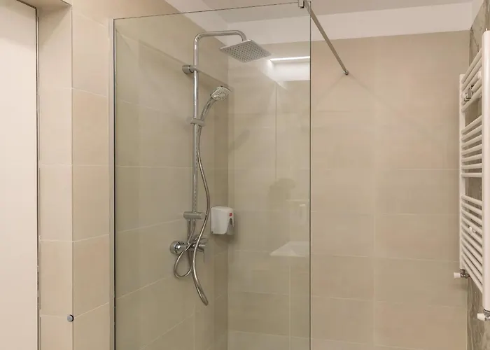 Stylish 1br With Balcony In Vibrant Business Area Daire Bükreş