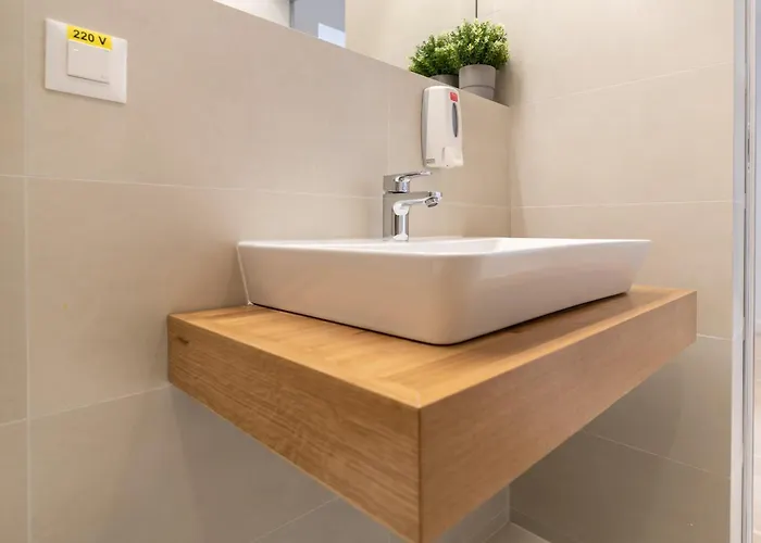 Stylish 1br With Balcony In Vibrant Business Area Bucureşti