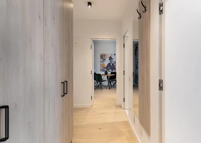 Stylish 1br With Balcony In Vibrant Business Area Daire Bükreş
