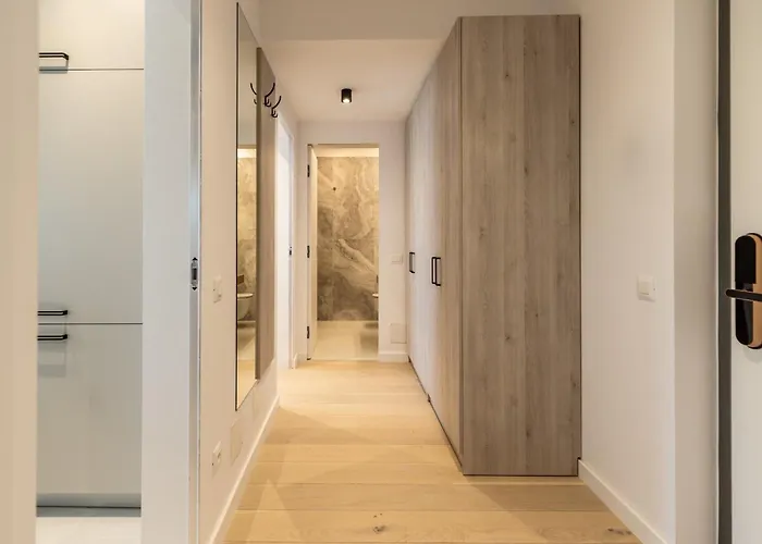 Stylish 1br With Balcony In Vibrant Business Area Daire