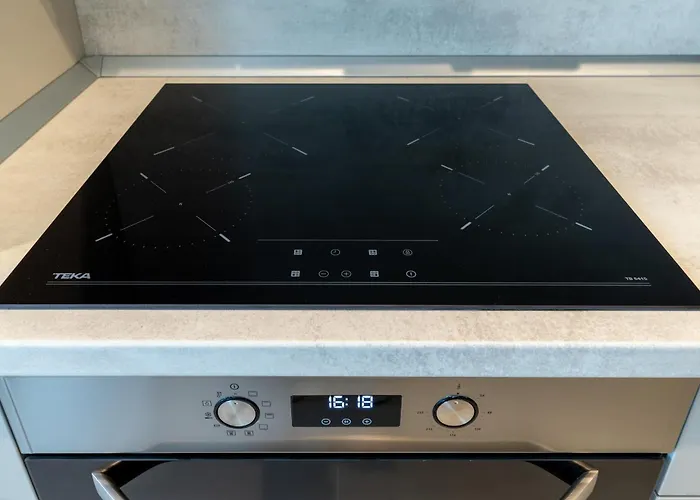 Stylish 1br With Balcony In Vibrant Business Area Apartament *