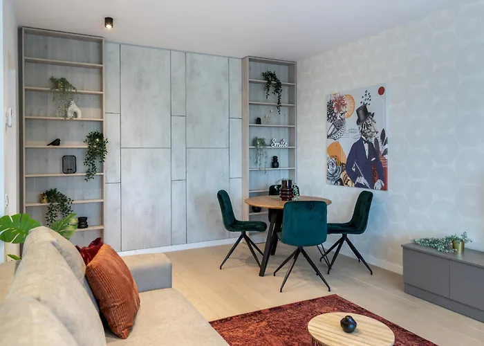 Stylish 1br With Balcony In Vibrant Business Area Daire *