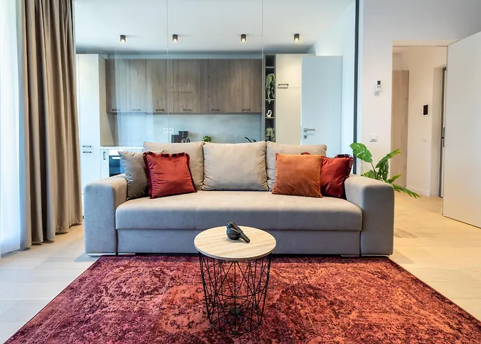 Stylish 1br With Balcony In Vibrant Business Area Apartament