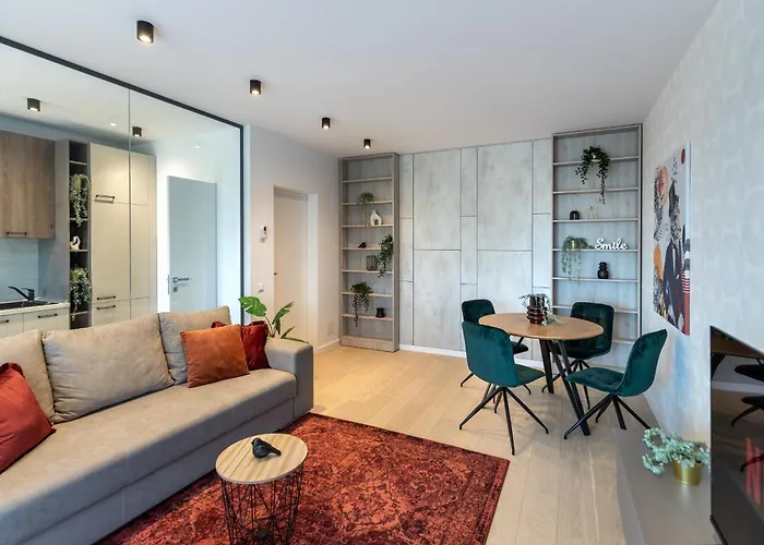 Daire Stylish 1br With Balcony In Vibrant Business Area
