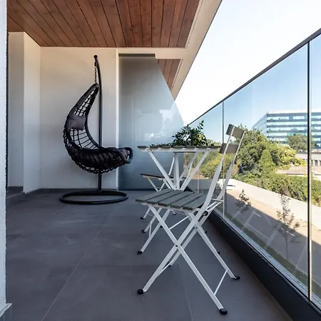 Stylish 1br With Balcony In Vibrant Business Area شقة *