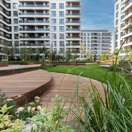 Stylish 1br With Balcony In Vibrant Business Area *