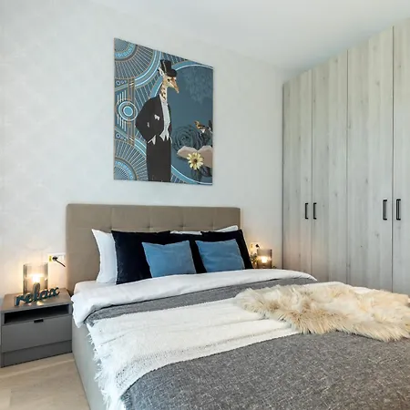 Stylish 1br With Balcony In Vibrant Business Area Apartament *