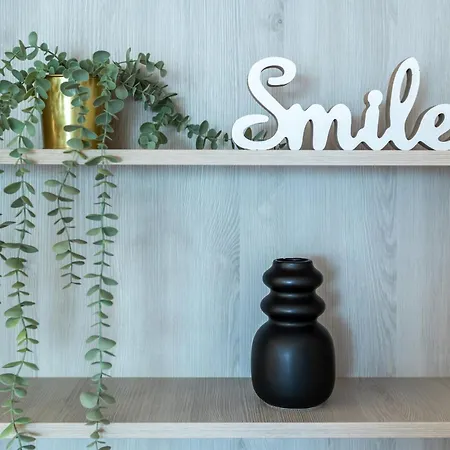 Stylish 1br With Balcony In Vibrant Business Area *