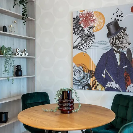 Stylish 1br With Balcony In Vibrant Business Area Apartament *